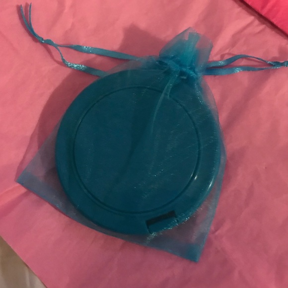 blue double 5x magnifying pocket mirror - Picture 6 of 8